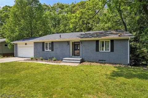 1203 Romayne Dr, Akron, OH 44313 photo 2