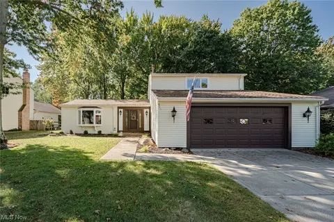 4050 Harding Dr, Westlake, OH 44145