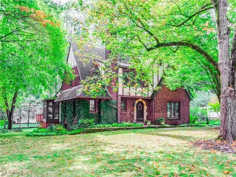2906 Hastings Rd, Silver Lake, OH 44224