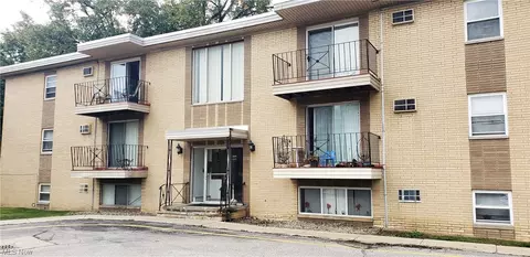 5378 Lee Rd #303, Maple Heights, OH 44137