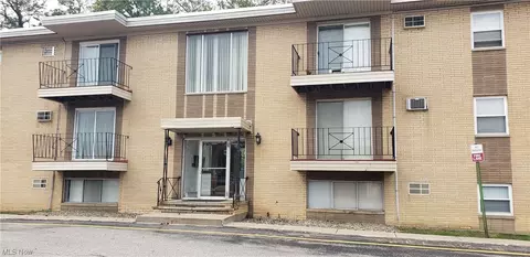 5382 Lee Rd #201, Maple Heights, OH 44137