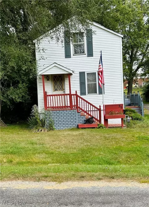 39 Elm St, Leetonia, OH 44431