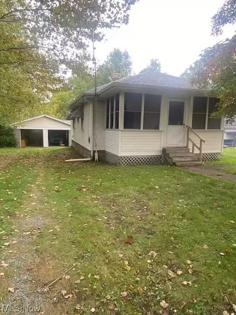 1034 Dover St SW, Warren, OH 44485