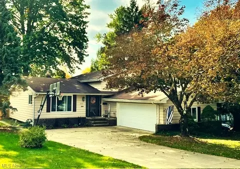 5201 Sandy Hook Dr, Parma, OH 44134 photo 1