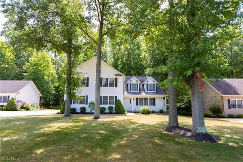 3963 Hilltop Dr, Vermilion, OH 44089
