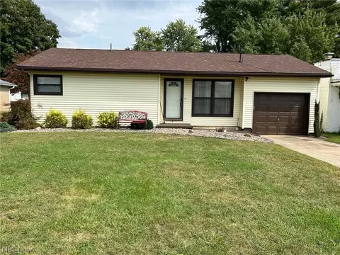 734 Mary St, Belpre, OH 45714