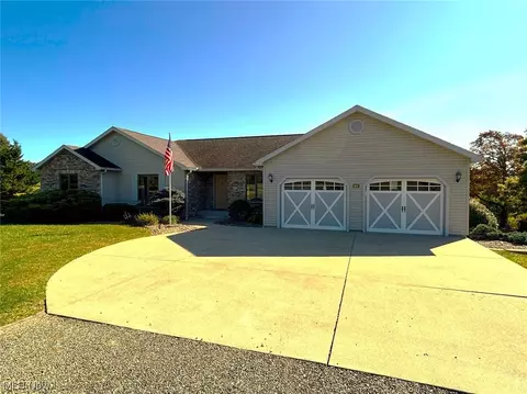 690 Maple Grove Rd, Waterford, OH 45786