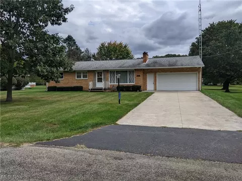 2370 Crescentdale Rd, Magnolia, OH 44643