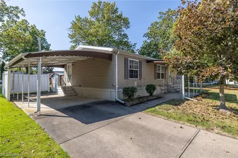 23 Van Ess Dr, Olmsted Twp, OH 44138
