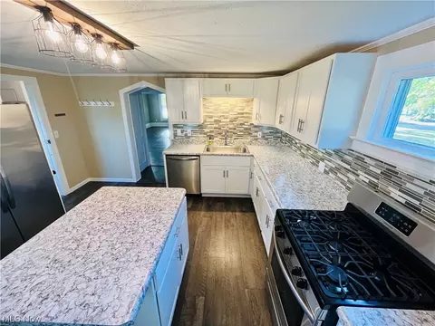 1438 Columbus Ave, Ashtabula, OH 44004 photo 3