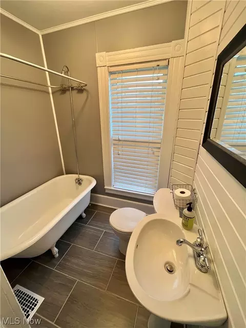 1438 Columbus Ave, Ashtabula, OH 44004 photo 30