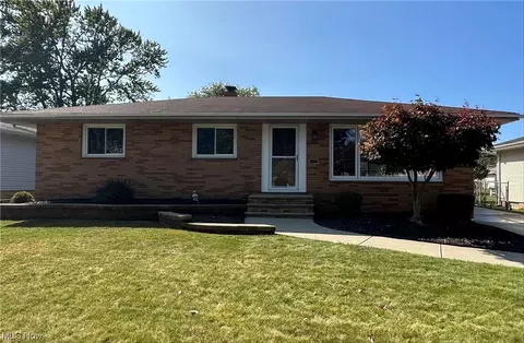 7590 Key West Dr, Parma, OH 44134