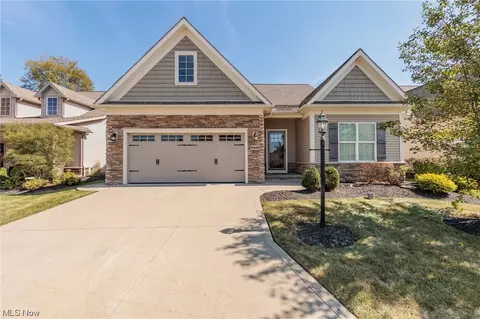 8493 Bella Dr, Macedonia, OH 44056