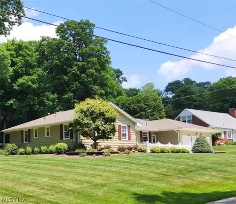 250 W High St, East Palestine, OH 44413
