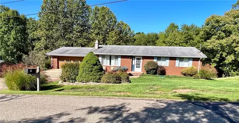 413 Strecker Ln, Marietta, OH 45750