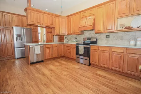 115 E Walnut St, Barnesville, OH 43713 photo 11