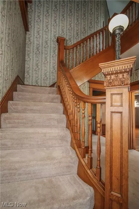 115 E Walnut St, Barnesville, OH 43713 photo 8