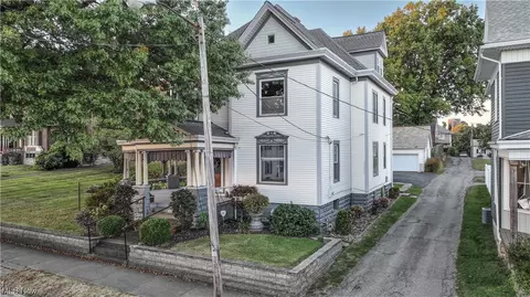 115 E Walnut St, Barnesville, OH 43713 photo 2