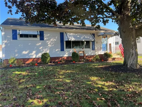 10600 Gabriella Dr, Parma, OH 44130