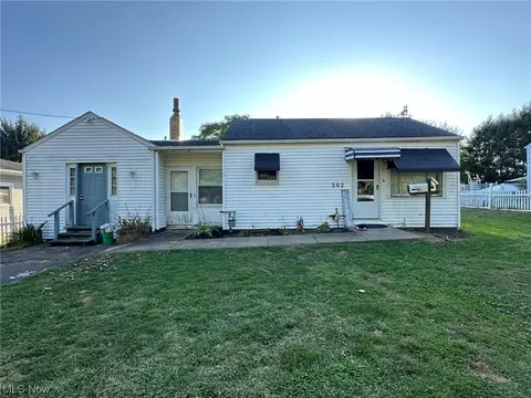 302 N Plum St, Gnadenhutten, OH 44629