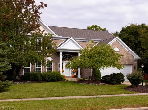 17824 Lyon Ln, Strongsville, OH 44149