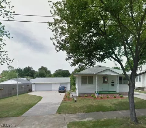 1912 16th St SW, Akron, OH 44314