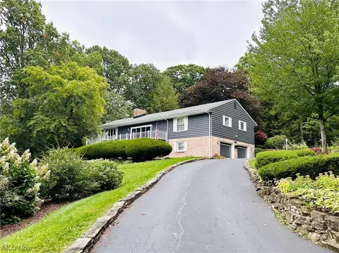 1040 Barclay St, Niles, OH 44446