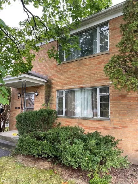 1721-1723 Liberty Dr, Akron, OH 44313