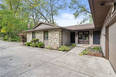 1197 Gulf Rd, Elyria, OH 44035 photo 2