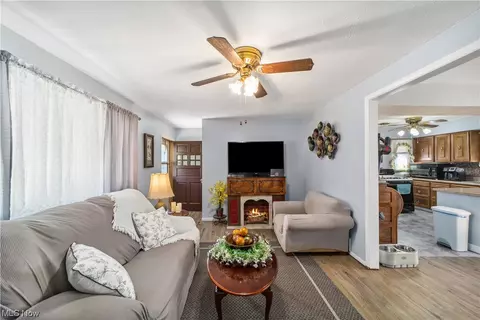 6034 Michael Dr, Brook Park, OH 44142 photo 6