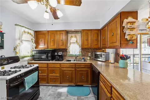 6034 Michael Dr, Brook Park, OH 44142 photo 8