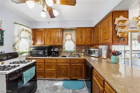 6034 Michael Dr, Brook Park, OH 44142 photo 8