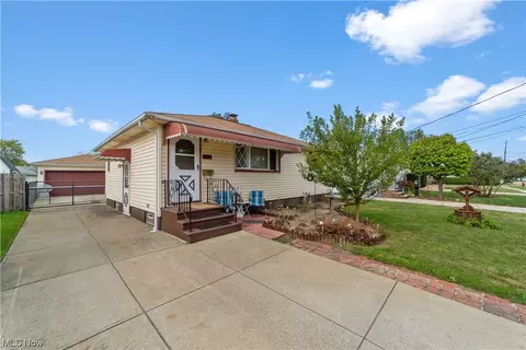 6034 Michael Dr, Brook Park, OH 44142 photo 2