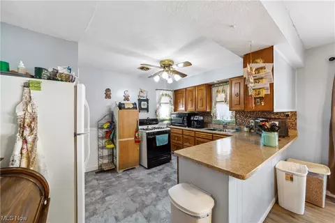 6034 Michael Dr, Brook Park, OH 44142 photo 7