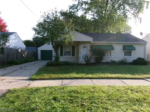 2229 Nesmith Lake Blvd, Akron, OH 44314