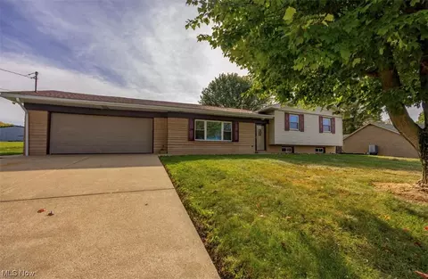 308 Kings Dr, Steubenville, OH 43952