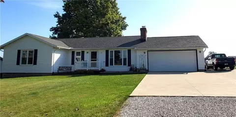 155 Pine St, Creston, OH 44217 photo 2