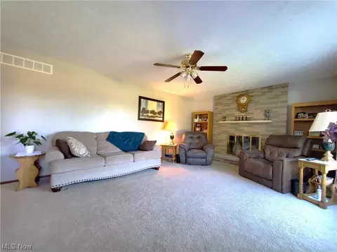 155 Pine St, Creston, OH 44217 photo 3
