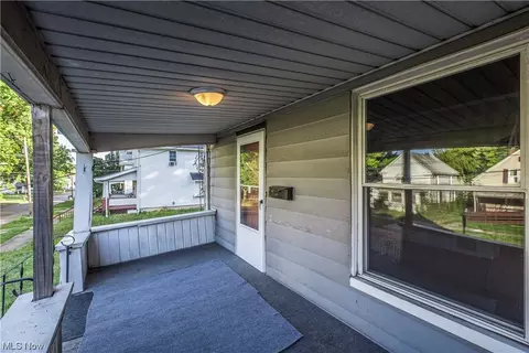 855 Sumner St, Akron, OH 44311 photo 3