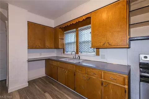 855 Sumner St, Akron, OH 44311 photo 13