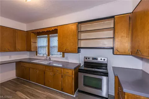 855 Sumner St, Akron, OH 44311 photo 12