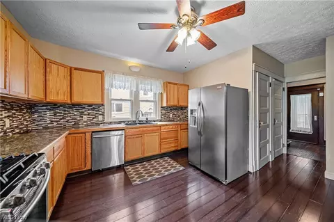 405 Harbor St, Conneaut, OH 44030 photo 12
