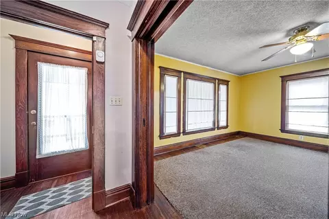 405 Harbor St, Conneaut, OH 44030 photo 3