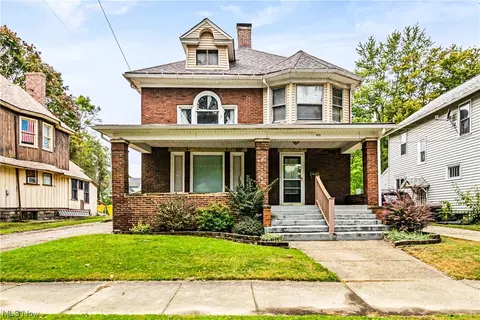 405 Harbor St, Conneaut, OH 44030