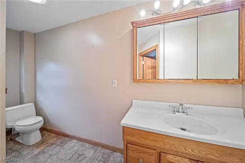 405 Harbor St, Conneaut, OH 44030 photo 27