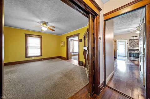 405 Harbor St, Conneaut, OH 44030 photo 2
