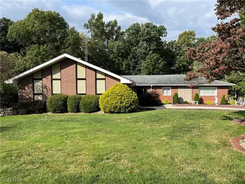 272 Laurel Hills Dr, Steubenville, OH 43952