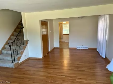 920 E 216th St, Euclid, OH 44119 photo 4