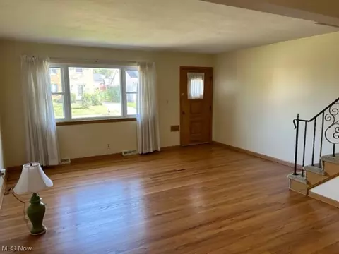 920 E 216th St, Euclid, OH 44119 photo 3