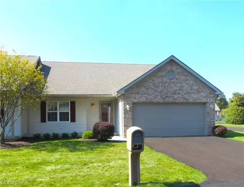 1012 Villa Pl, Girard, OH 44420